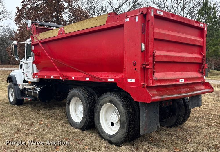image for item EG8301 2007 Mack CV713 dump truck