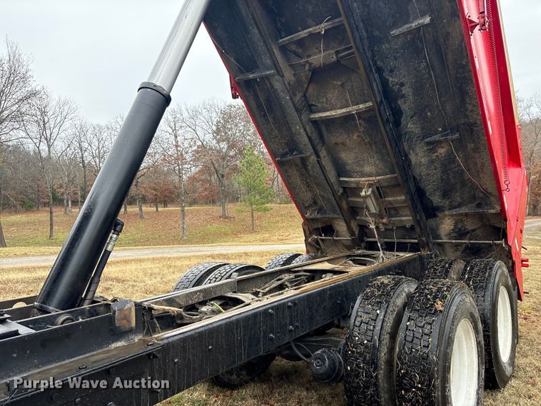 image for item EG8301 2007 Mack CV713 dump truck