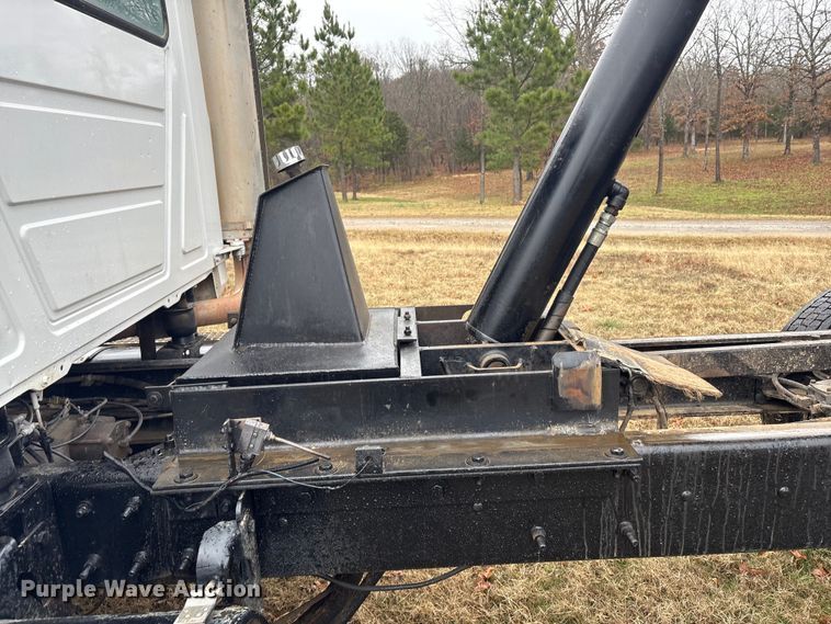 image for item EG8301 2007 Mack CV713 dump truck