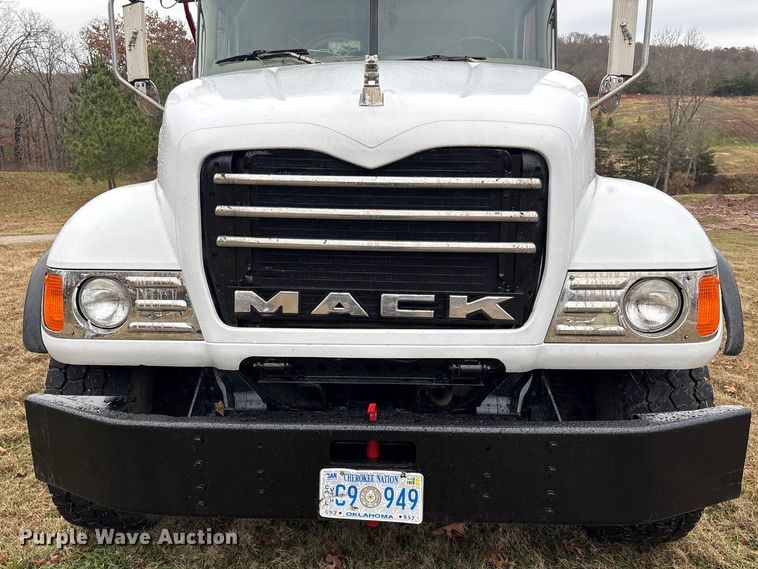 image for item EG8301 2007 Mack CV713 dump truck