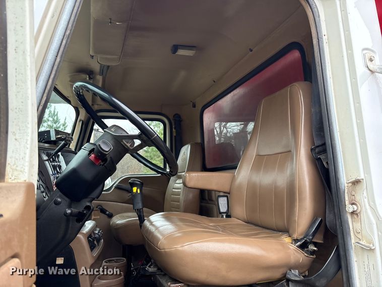 image for item EG8301 2007 Mack CV713 dump truck