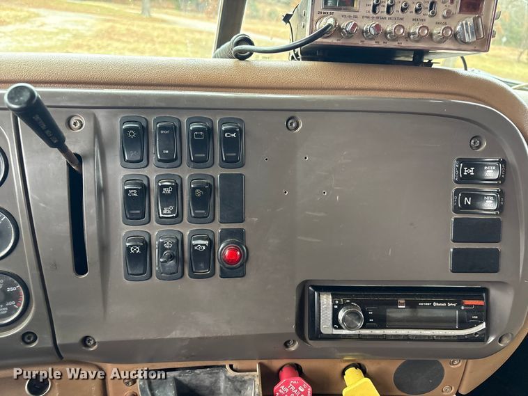 image for item EG8301 2007 Mack CV713 dump truck