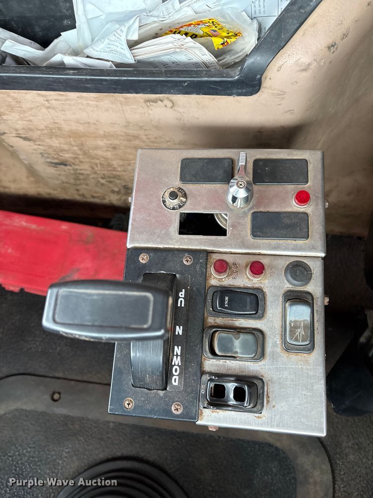 image for item EG8301 2007 Mack CV713 dump truck