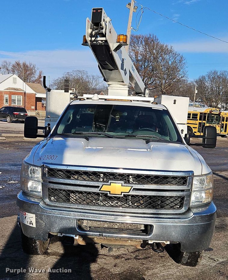 image for item EI8933 2012 Chevrolet Silverado 3500 bucket truck