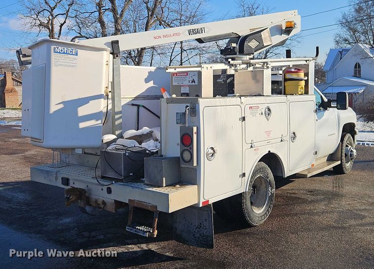 image for item EI8933 2012 Chevrolet Silverado 3500 bucket truck
