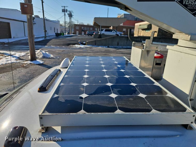 image for item EI8933 2012 Chevrolet Silverado 3500 bucket truck