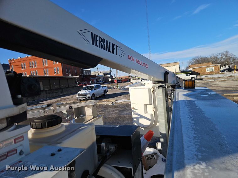 image for item EI8933 2012 Chevrolet Silverado 3500 bucket truck