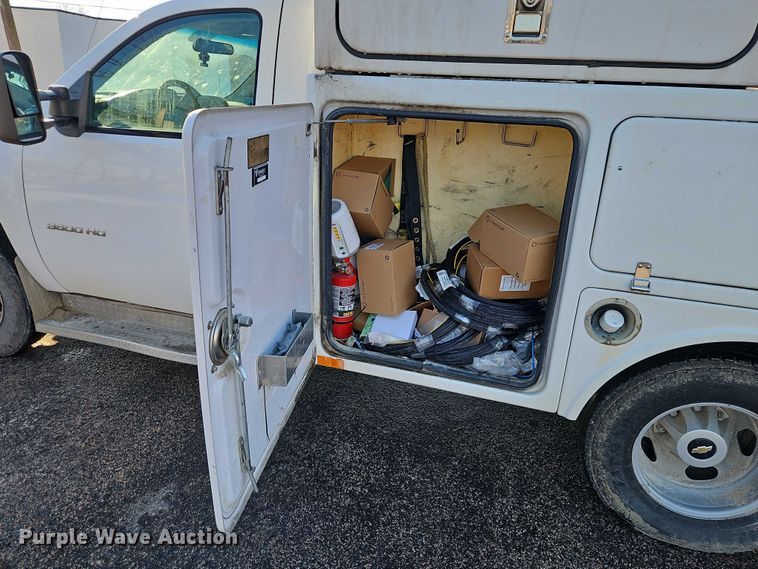 image for item EI8933 2012 Chevrolet Silverado 3500 bucket truck