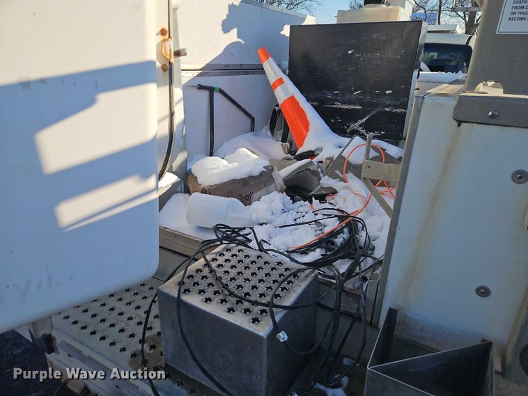 image for item EI8933 2012 Chevrolet Silverado 3500 bucket truck