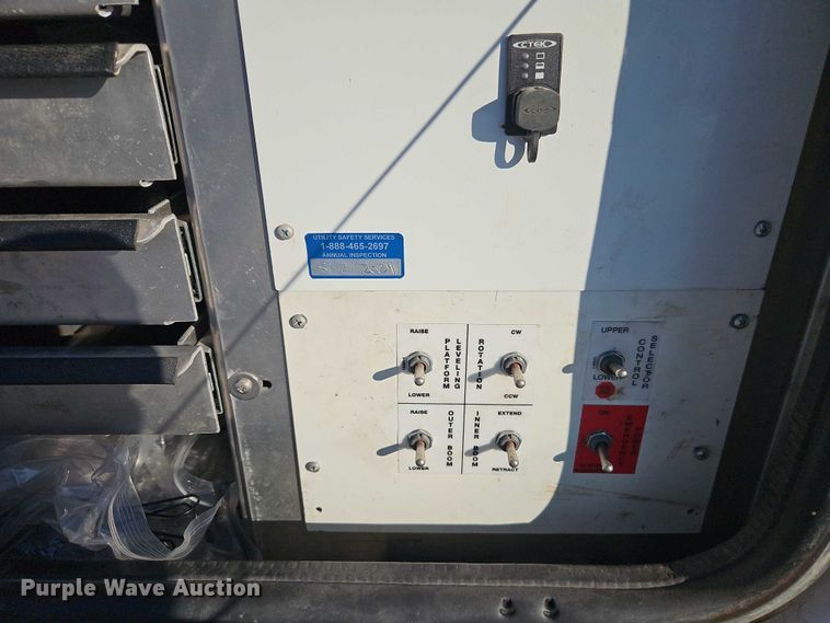 image for item EI8933 2012 Chevrolet Silverado 3500 bucket truck