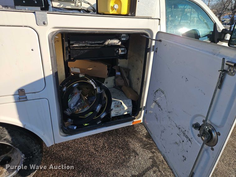 image for item EI8933 2012 Chevrolet Silverado 3500 bucket truck