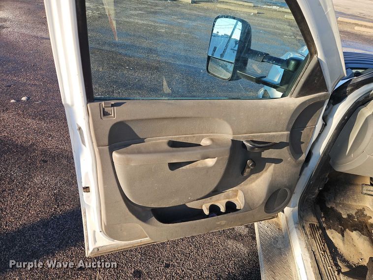 image for item EI8933 2012 Chevrolet Silverado 3500 bucket truck