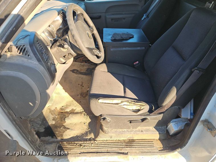 image for item EI8933 2012 Chevrolet Silverado 3500 bucket truck