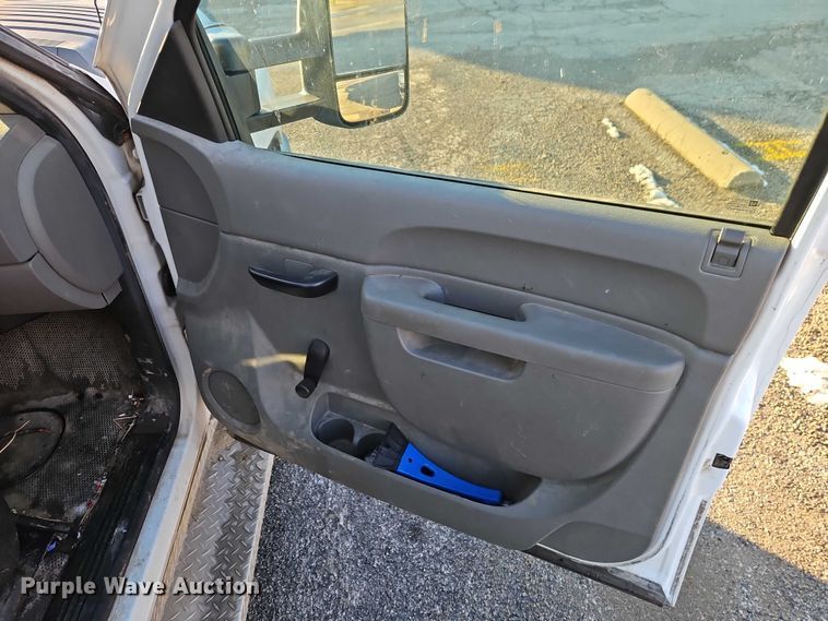 image for item EI8933 2012 Chevrolet Silverado 3500 bucket truck