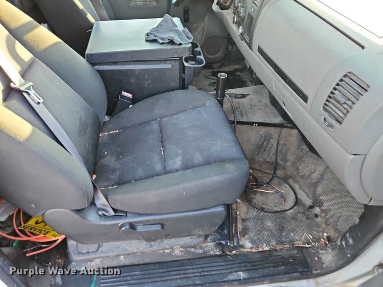 image for item EI8933 2012 Chevrolet Silverado 3500 bucket truck