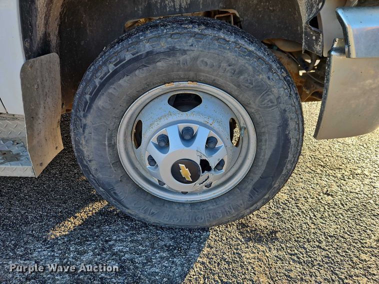 image for item EI8933 2012 Chevrolet Silverado 3500 bucket truck