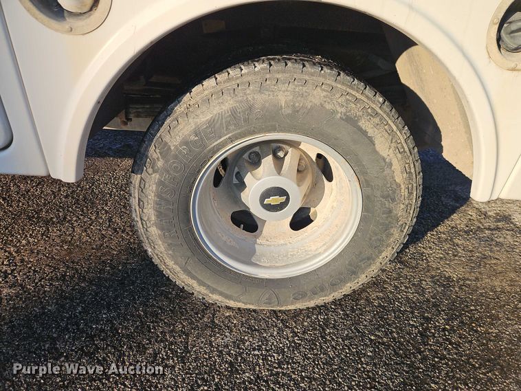 image for item EI8933 2012 Chevrolet Silverado 3500 bucket truck