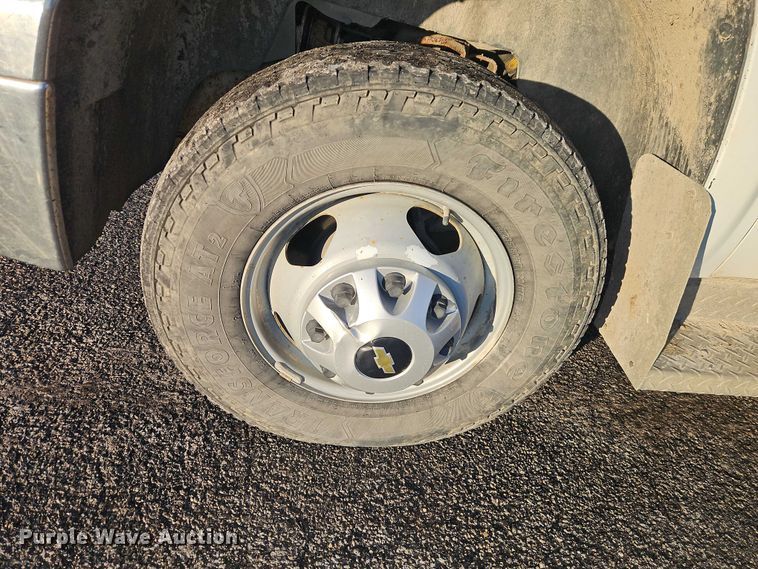 image for item EI8933 2012 Chevrolet Silverado 3500 bucket truck