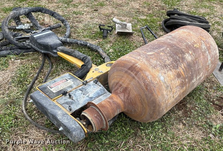 image for item EJ7776 Curb Roller MFG CM4000 curb roller