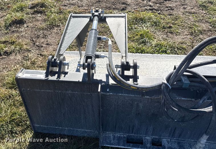 image for item EN0064 Pabreak skid steer grapple bucket