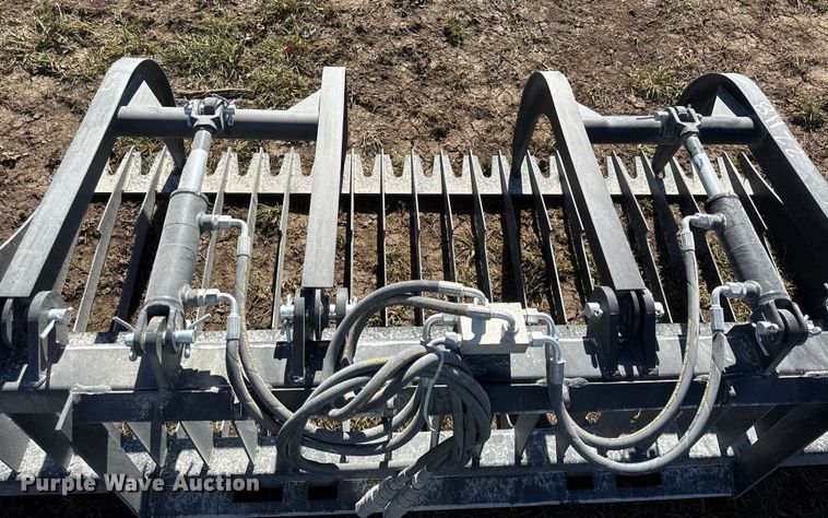 image for item EN0074 Pabreak skid steer grapple bucket