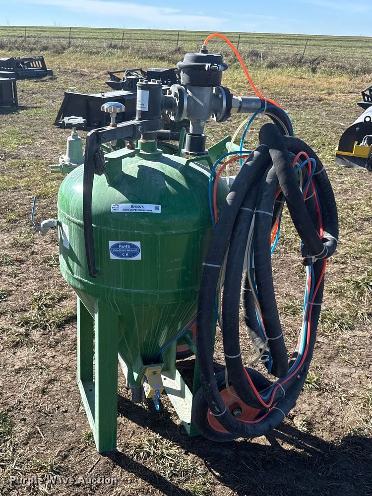 image for item EN0075 Dustless blasting pot