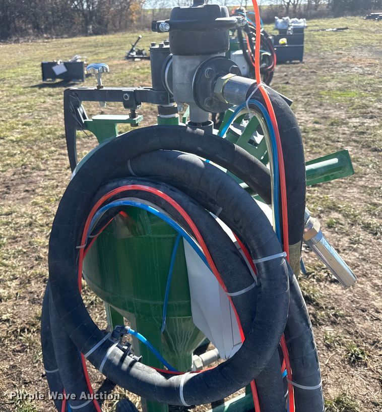 image for item EN0075 Dustless blasting pot