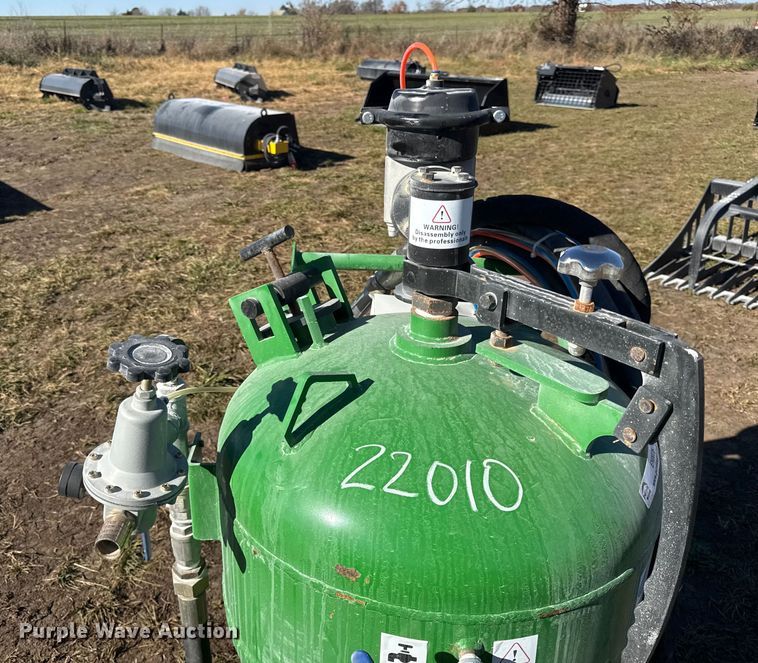 image for item EN0075 Dustless blasting pot