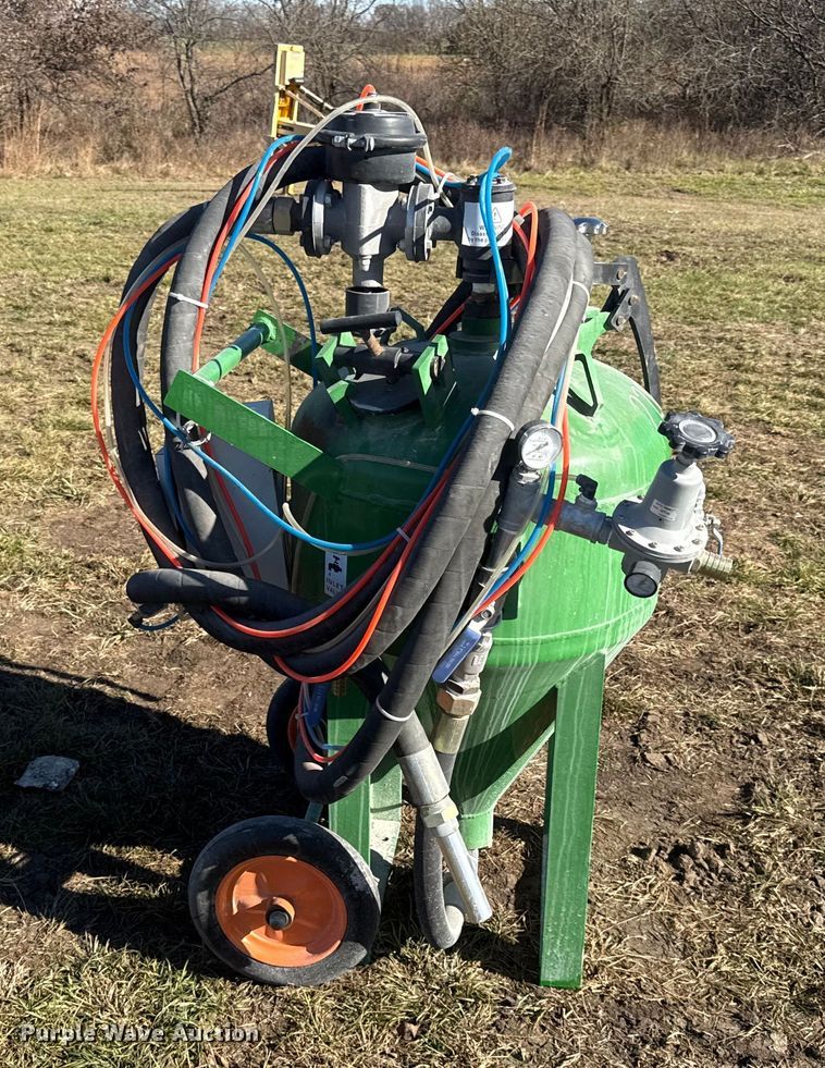 image for item EN0076 Dustless blasting pot