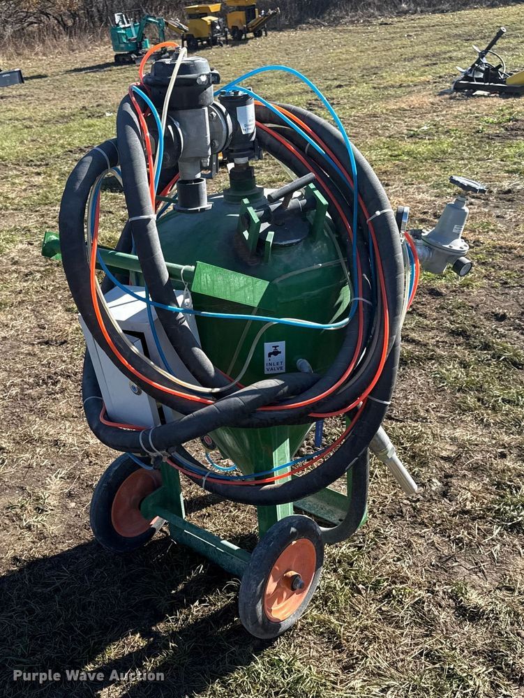 image for item EN0076 Dustless blasting pot