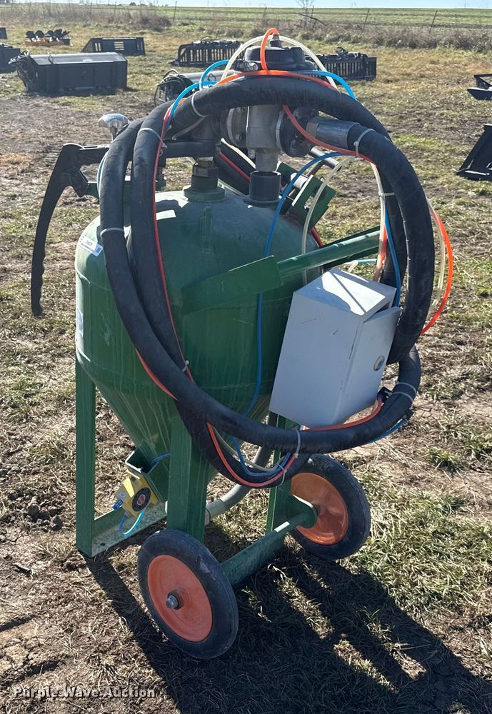 image for item EN0076 Dustless blasting pot