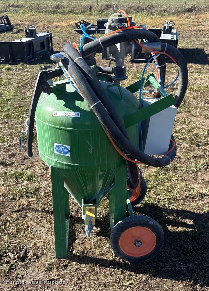 image for item EN0076 Dustless blasting pot