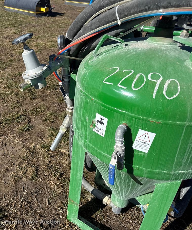 image for item EN0076 Dustless blasting pot