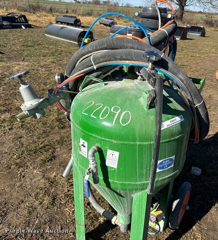 image for item EN0076 Dustless blasting pot