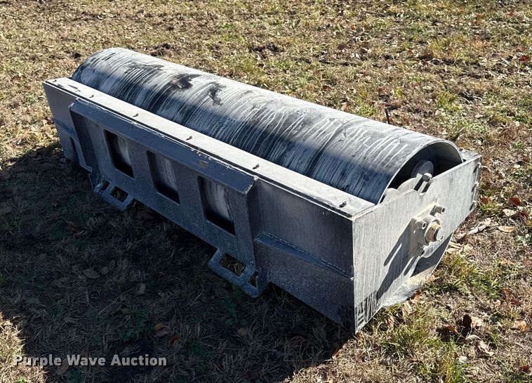 image for item EN0080 2025 Future VR72 skid steer vibratory roller