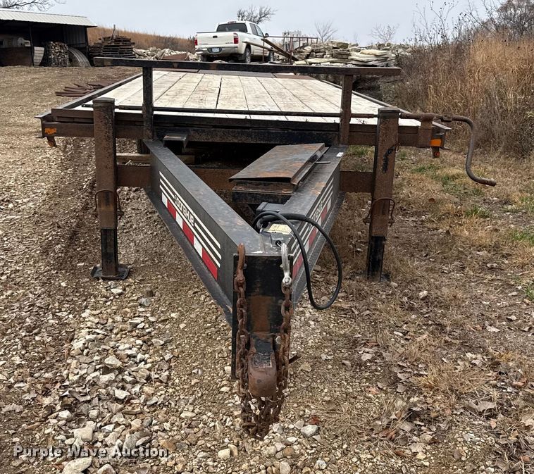 image for item EN0092 2015 Donahue equipment trailer