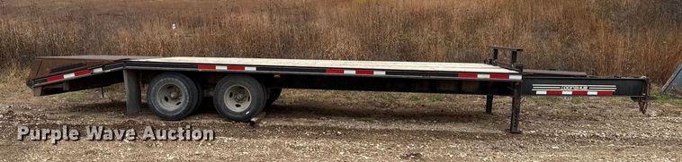 image for item EN0092 2015 Donahue equipment trailer