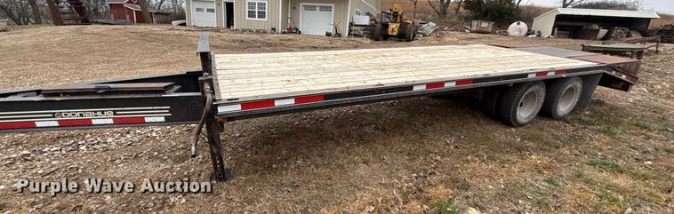image for item EN0092 2015 Donahue equipment trailer