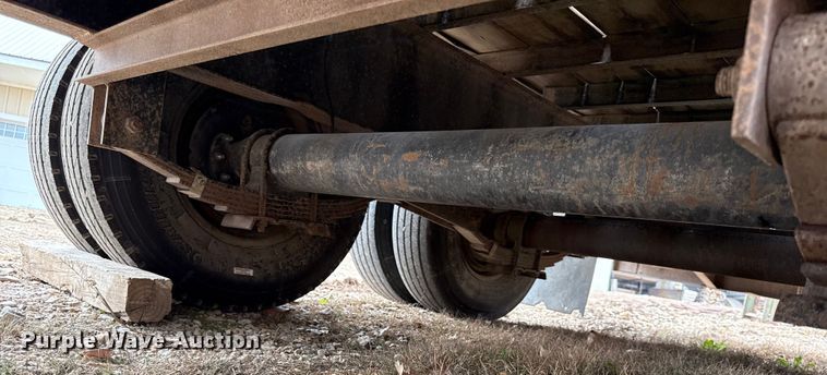 image for item EN0092 2015 Donahue equipment trailer