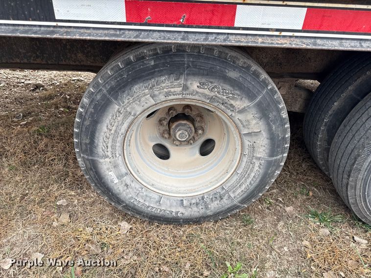 image for item EN0092 2015 Donahue equipment trailer