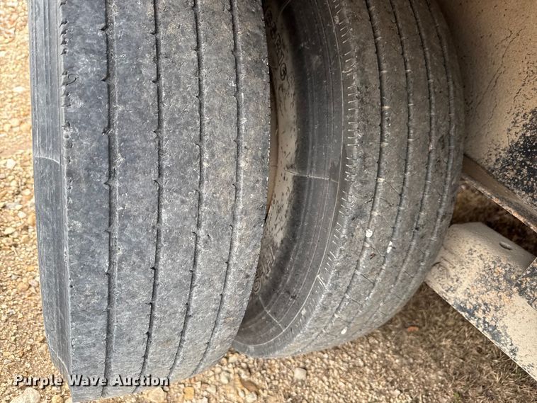 image for item EN0092 2015 Donahue equipment trailer