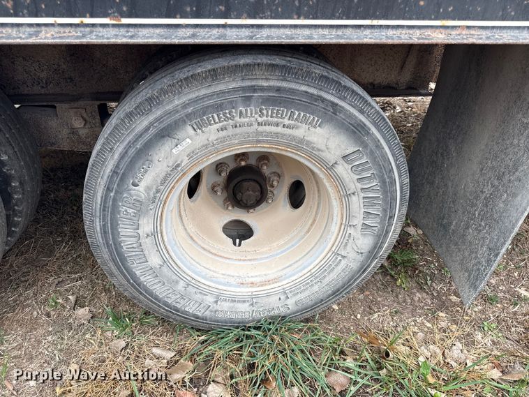 image for item EN0092 2015 Donahue equipment trailer