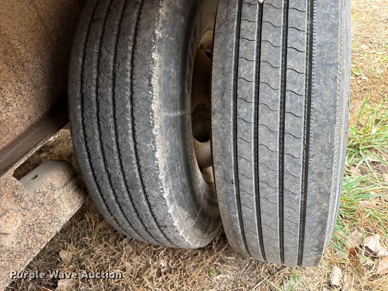 image for item EN0092 2015 Donahue equipment trailer