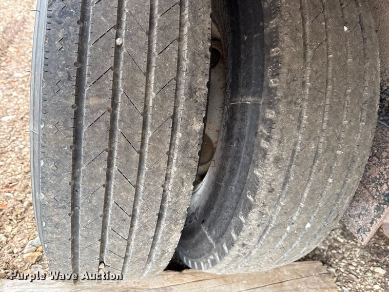 image for item EN0092 2015 Donahue equipment trailer