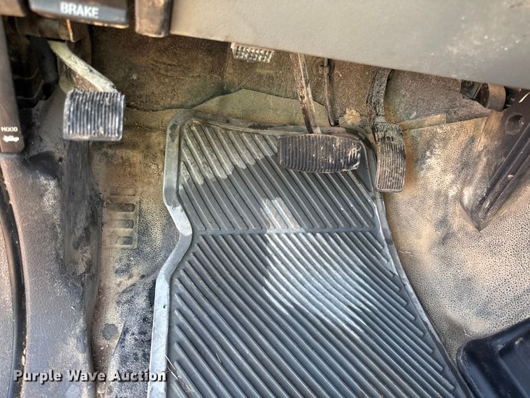 image for item EN0093 2015 Ford F550 Crew Cab dump truck