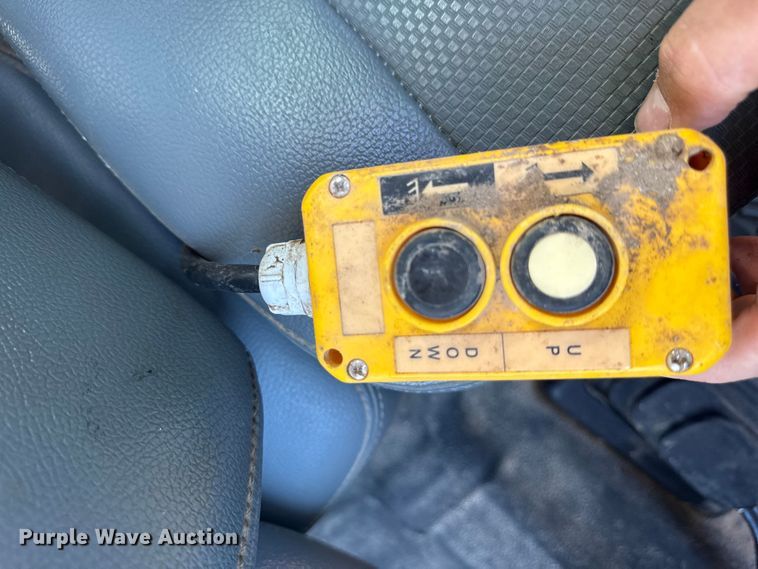 image for item EN0093 2015 Ford F550 Crew Cab dump truck