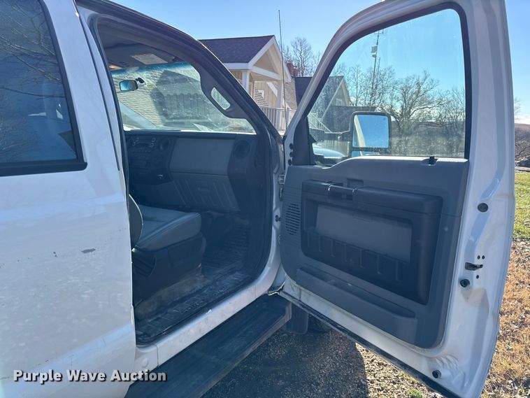 image for item EN0093 2015 Ford F550 Crew Cab dump truck