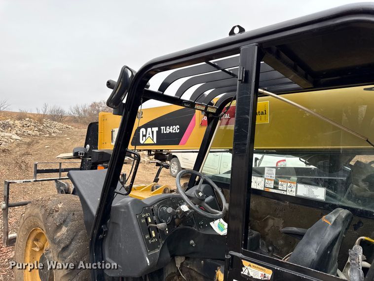 image for item EN0101 2015 Caterpillar TL642C telehandler