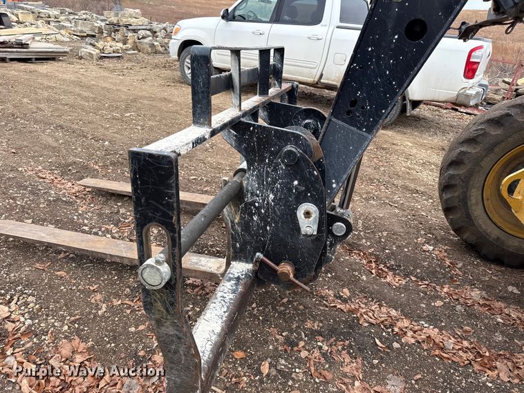 image for item EN0101 2015 Caterpillar TL642C telehandler