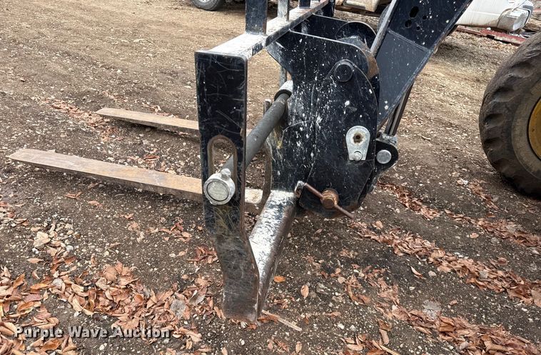 image for item EN0101 2015 Caterpillar TL642C telehandler